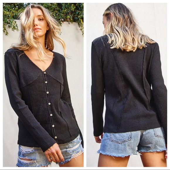 Fall Must Perfect Front loop button ribbed top - Picture 3 of 7